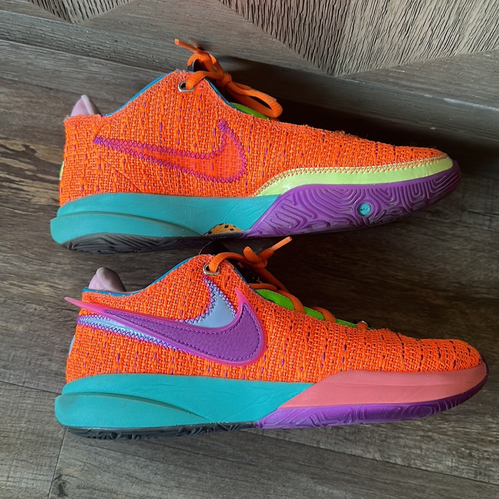 Nike Lebron XX Basketball Shoes